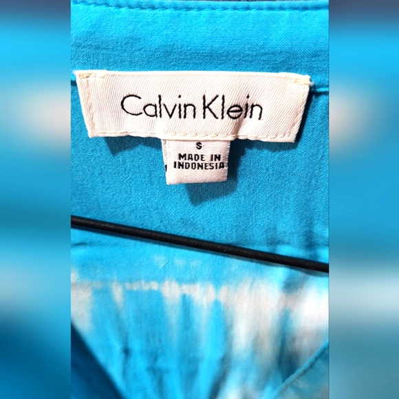 Calvin Klein tie die v-neck top size small - Picture 3 of 3
